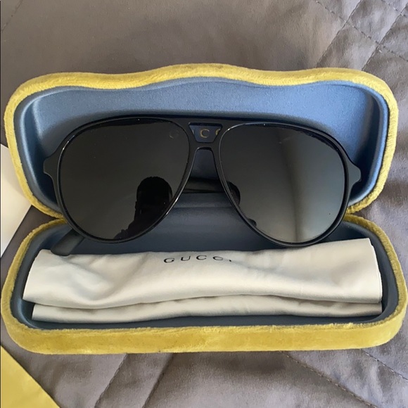 Gucci Other - Gucci sun glasses
